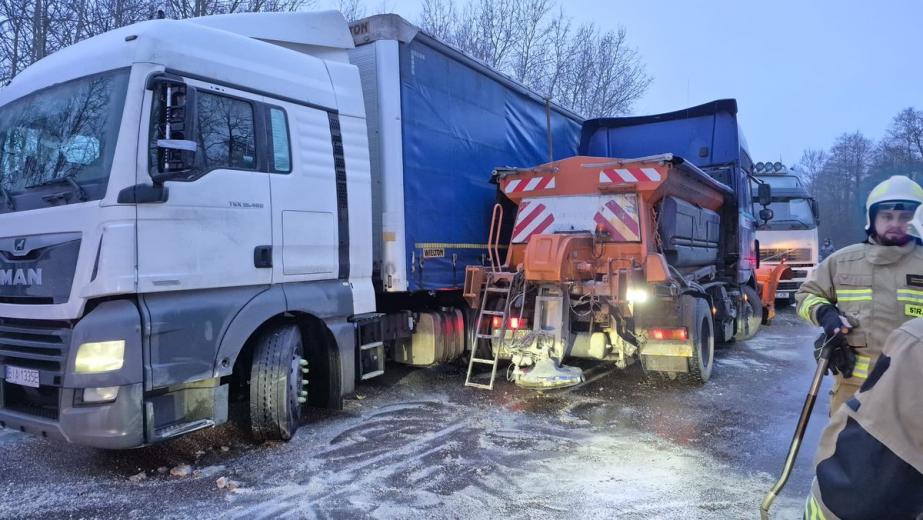 Uwaga, ślisko! Na DK 62 „szklanka”