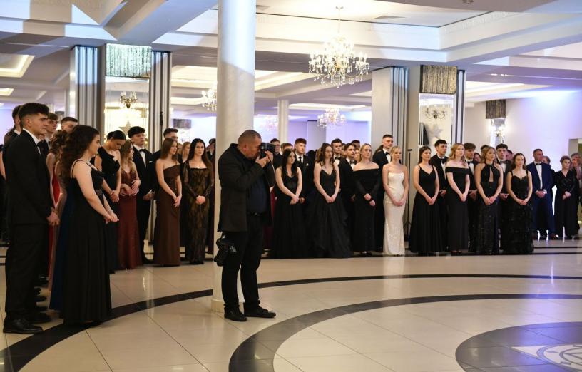 Uczniowie „Alej” spotkali się na studniówce /WIDEO/