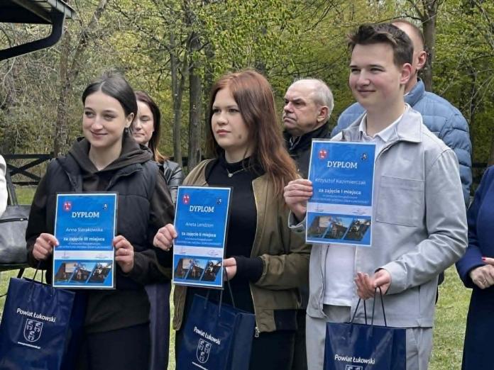 Piesza wędrówka sposobem na uczczenie Święta Konstytucji /AUDIO/